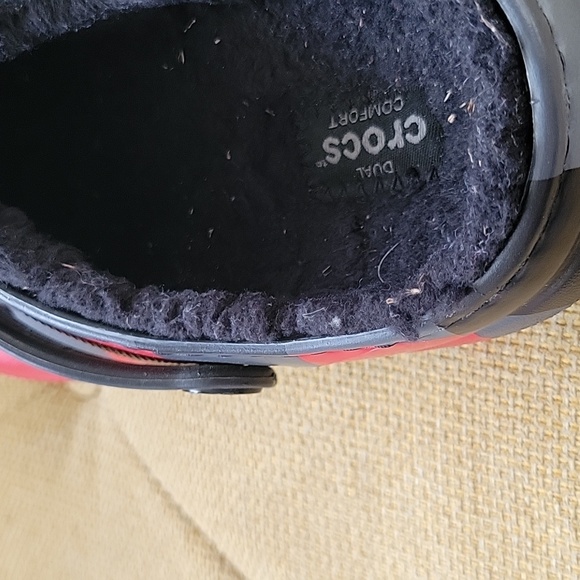 Sherpa Fleece Lined Crocs Grey/Red Plaid Youth 13 - Picture 5 of 7